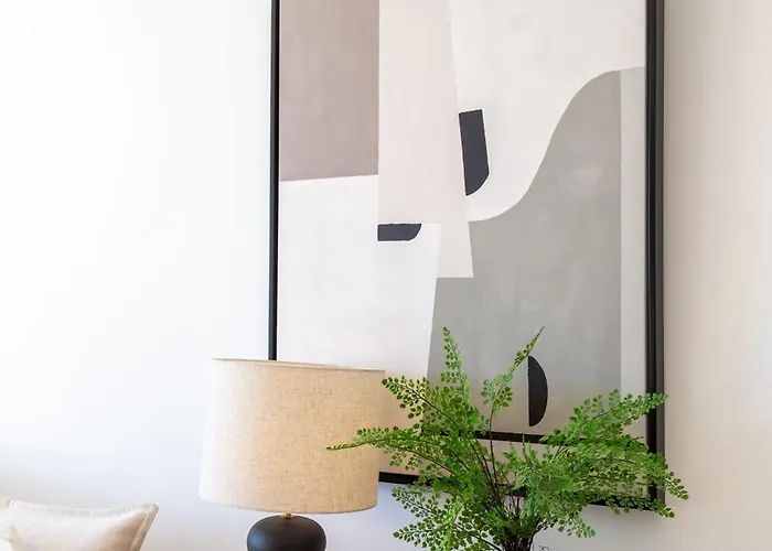 Joan Miro Luxury Апартаменты