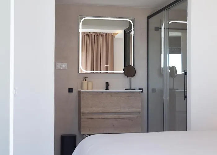 Joan Miro Luxury Апартаменты *