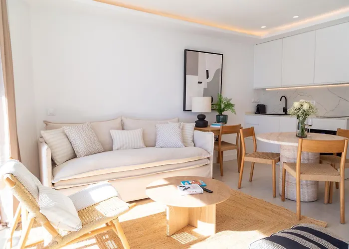 Joan Miro Luxury Апартаменты